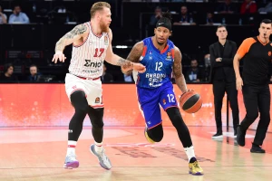 Efes još živ, Olimpijakosov korak unazad